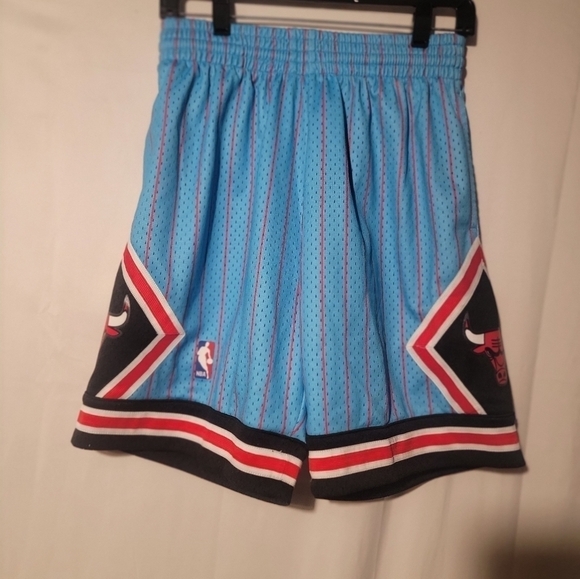 SIZE S Mitchell & Ness Lt Blue NBA Chicago Bulls 1995-96 Reload Swingman - Picture 5 of 7